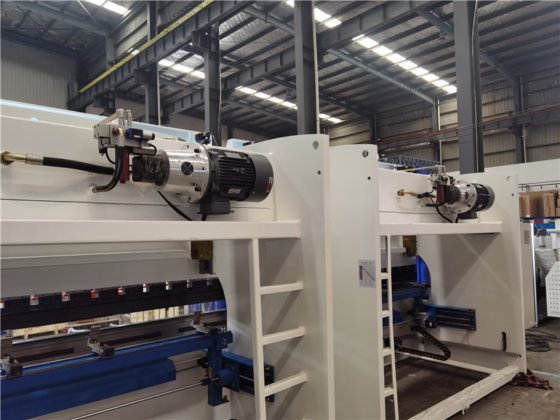 機械を作る街灯の棒 12m の街灯の棒のための油圧 CNC タンデム出版物ブレーキ