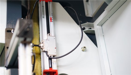 双泵驱动型电动液压数控折弯机Delem DA66T