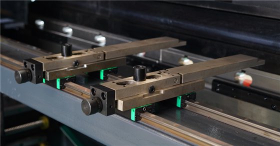 ダブルポンプ駆動型電気油圧式CNCプレスブレーキ曲げ機Delem DA66T