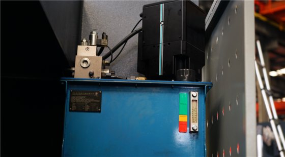 双泵驱动型电动液压数控折弯机Delem DA66T