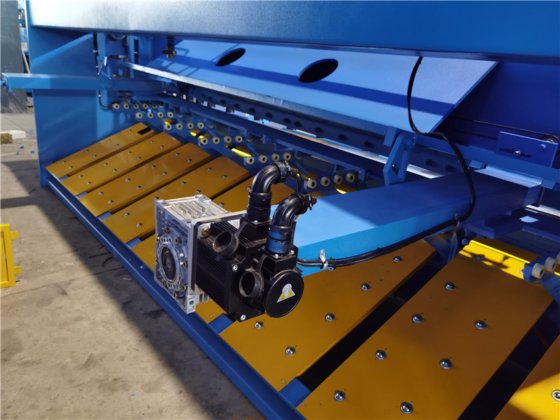 自動空気後部サポートが付いている薄板金のステンレス鋼のアルミニウム ギロチンのせん断機械