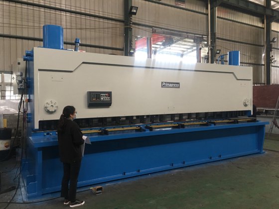 重型25毫米厚度6米断头台剪板机 船厂使用的数控液压剪板机