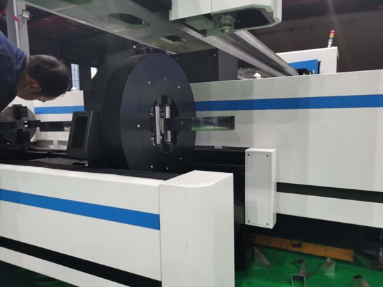 大台面3千瓦4千瓦6千瓦数控光纤激光切割机与6米管道激光切割机