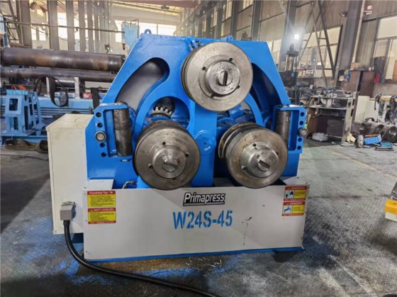 完全な油圧 cnc のプロフィールの曲がる機械自動チャネルの角度の鋼鉄セクション曲がる機械