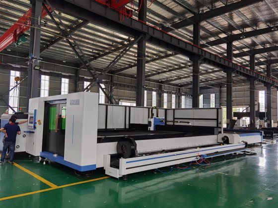 双交换双工作台和全罩式数控激光切割机6kw与管道切割机6m