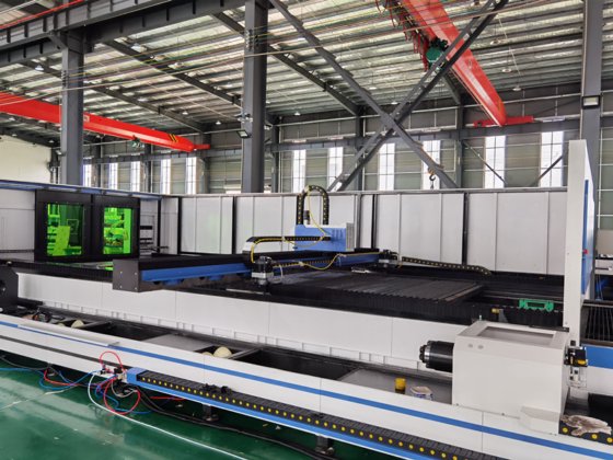 双交换双工作台和全罩式数控激光切割机6kw与管道切割机6m