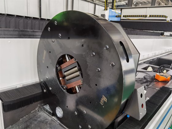 双交换双工作台和全罩式数控激光切割机6kw与管道切割机6m