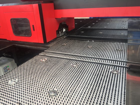 T30 CNCタレットパンチングマシン 自動穴あけ機