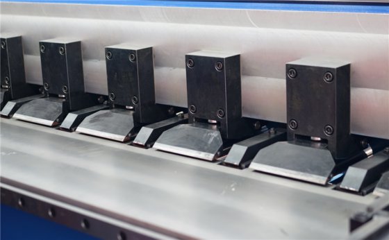 新设计的不锈钢板立式V型开槽机切割折弯机V型开槽机