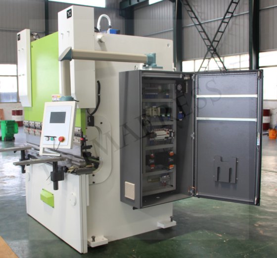 小型数控伺服折弯机，液压伺服折弯机4+1轴