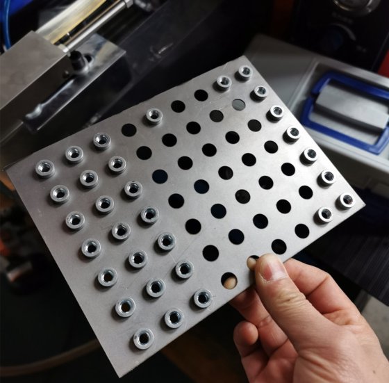 厂家直销的工具，自动螺母螺栓铆钉冲床，液压铆钉机，用于金属钢的铆接。