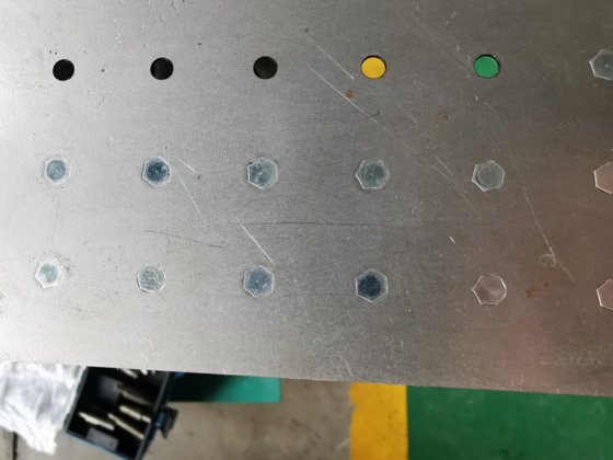 厂家直销的工具，自动螺母螺栓铆钉冲床，液压铆钉机，用于金属钢的铆接。