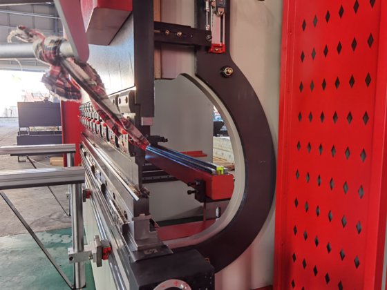 50吨数控液压折弯机，采用Delem DA53T Da58t数控系统