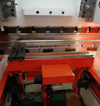 50吨数控液压折弯机，采用Delem DA53T Da58t数控系统