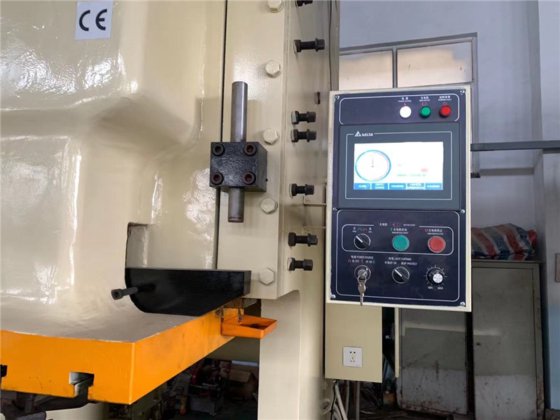 JH21系列开式背负式动力冲压机，带湿式离合器和液压过载保护器