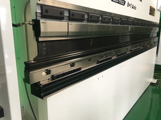 数控柔性折弯单元-龙门机器人+数控折弯机