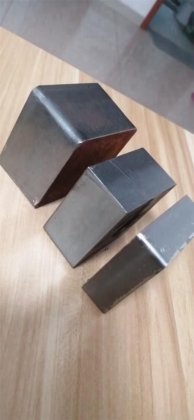 CE标准钣金全罩式数控光纤激光切割机，可更换工作台