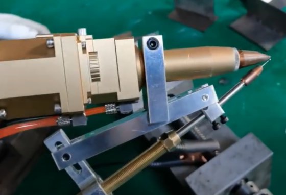 Primalaser自动送丝光纤激光焊接机便携式手持激光焊接机