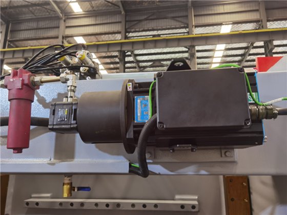 油電気ハイブリッドCNCプレスブレーキ曲げ機