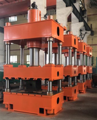 630吨牛羊砖盐舔块成型液压机