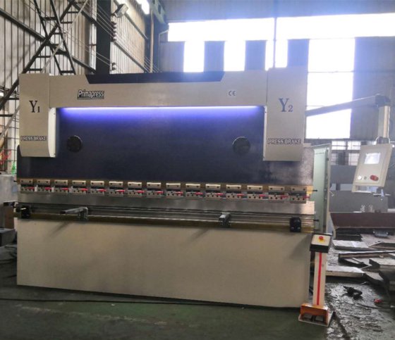 中国ねじり棒のタイプ薄板金の鉄板のための油圧 cnc の出版物ブレーキ曲がる機械