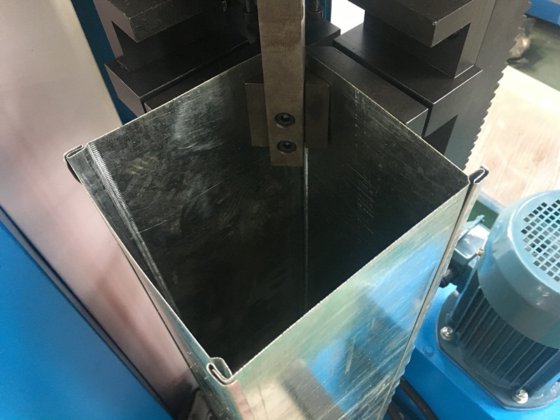 用于矩形风道通风的液压垂直风道拉链，风道拉链机