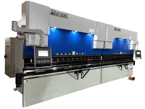 Cnc の油圧曲がる機械タンデム出版物ブレーキ機械類を作る軽いポーランド人