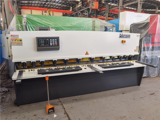 鋼板 スイングビームせん断機 板金 NC油圧せん断機