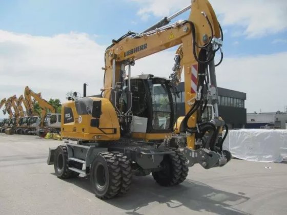 2022 Liebherr A 913 Compact
