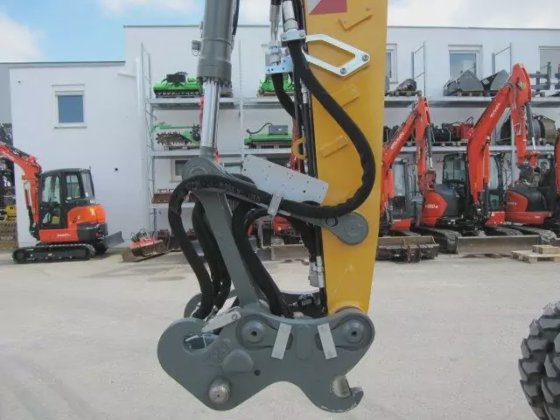 2022 Liebherr A 913 Compact