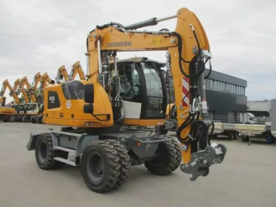 2023 Liebherr A 913 Compact