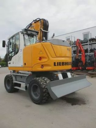 2023 Liebherr A 913 Compact