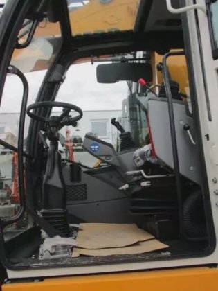 2023 Liebherr A 913 Compact