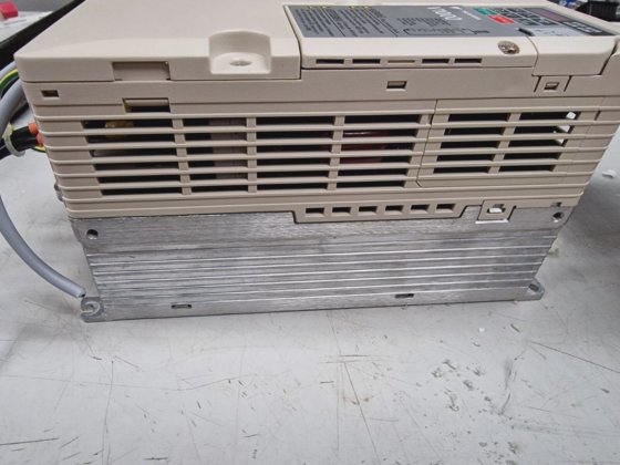 安川 V1000 驱动器 CIMR-VC2A0030AAA-0039