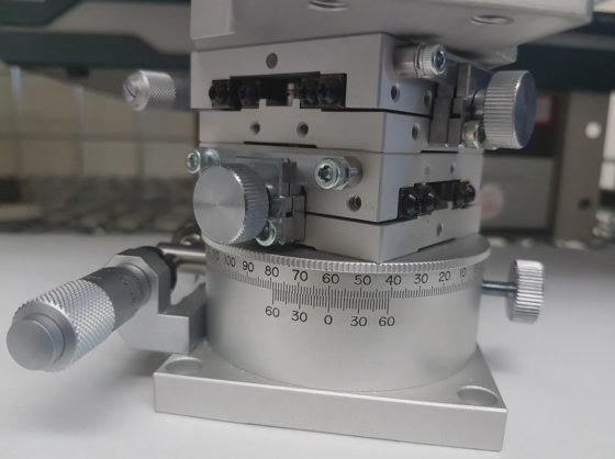 Kohzu 旋转式 RM07-03 和 Kohzu