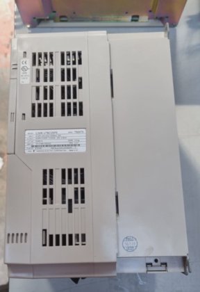安川 CIMR-V7BC25P5 9.5KVA 5.5KW 逆变器
