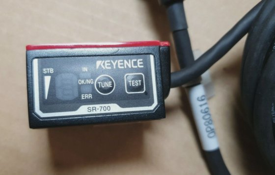 キーエンス SR-700 超小型1次元および2次元コードリーダー。送料無料