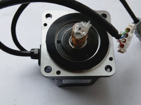 SERVO MOTOR YASKAWA SGMPH-02AAE41 200W