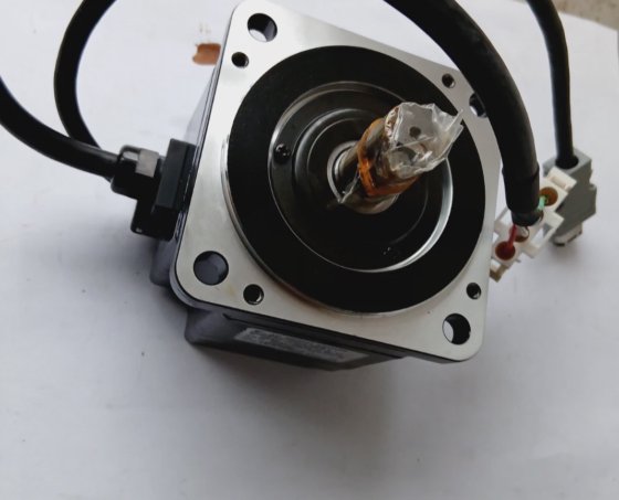 安川電機 SGMPH-02AAE41 200W サーボモータ