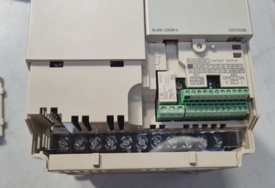 安川 CIMR-V7BC24P0 6.7KVA 4.0KW 逆变器