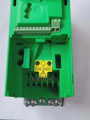 CONTROL TECHNIQUES COMMANDER C200