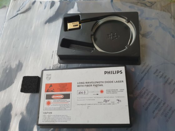 フィリップス OF42400303 ファイバーピグテール付き長波長ダイオードレーザー (R5S14.3B4)