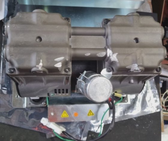 THOMAS 2755BGHI75-586W C 活塞式真空泵 (RS3.2)