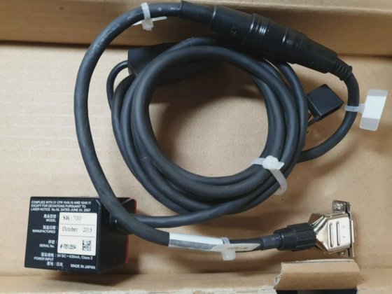 Keyence SR-700 超紧凑型一维和二维码读码器。免费联邦快递送货