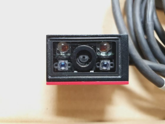 Keyence SR-700 超紧凑型一维和二维码读码器。免费联邦快递送货