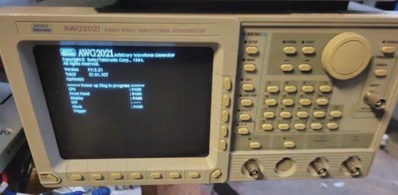 TEKTRONIX AWG2021 任意波形発生器（R1S8.5）