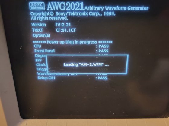 TEKTRONIX AWG2021 任意波形発生器（R1S8.5）