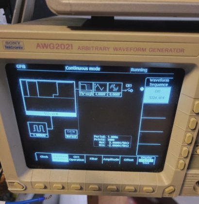 TEKTRONIX AWG2021 任意波形発生器（R1S8.5）