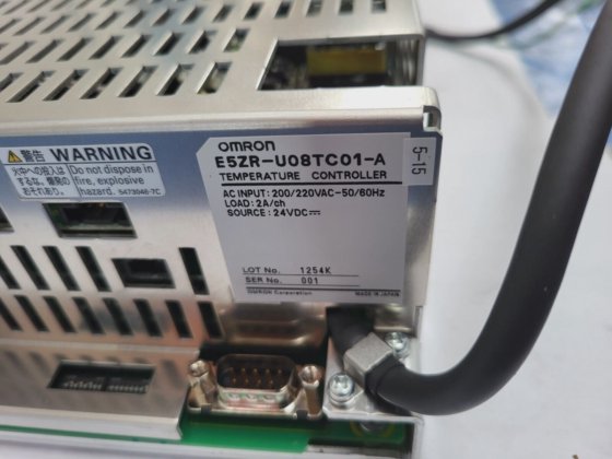 OMRON E5ZR-U08TC01-A TEMPERATURE CONTROLLER (R4S2.3)