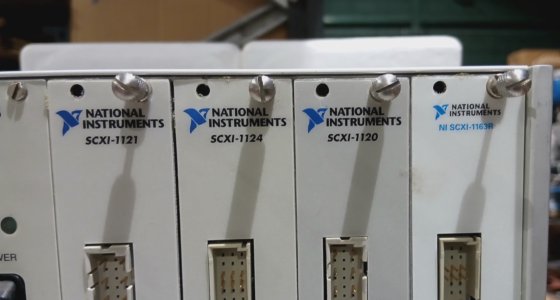 美国国家仪器公司 SCI-1000 181445K-31 机箱，带电源